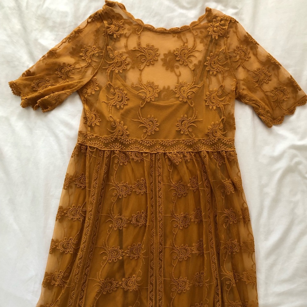 Midi lace dress